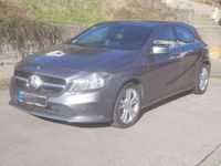 Gebraucht Mercedes A180 122 PS (89 kW) 2016 Grau Limousine