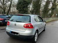 Gebraucht VW Golf V 105 PS (77 kW) 2003 Silber Kleinwagen