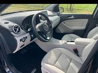Gebraucht Mercedes B200 136 PS (100 kW) 2015 Schwarz Kleinwagen