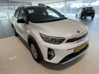 Gebraucht Kia Stonic 99 PS (72 kW) 2021 Weiß SUV