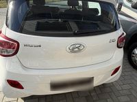 Gebraucht Hyundai i10 67 PS (49 kW) 2015 Weiß Kleinwagen