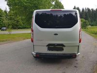 Gebraucht Ford Tourneo 170 PS (125 kW) 2019 Polarsilber metallic Kombi