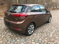 Gebraucht Hyundai i20 84 PS (61 kW) 2015 Braun Kleinwagen