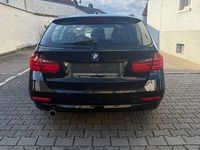 Gebraucht BMW 318 143 PS (105 kW) 2014 Schwarz Kombi