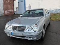 Usata Mercedes E320 197 CV (144 kW) 2000 Argento Berlina