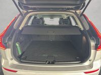 Gebraucht Volvo XC60 Core 197 PS (144 kW) 2023 Silber SUV