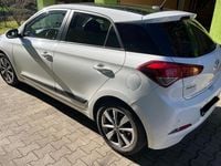 Gebraucht Hyundai i20 Trend 90 PS (66 kW) 2015 Weiß Kleinwagen