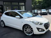 Gebraucht Hyundai i30 Classic 99 PS (72 kW) 2015 Polar white / sol Coupé