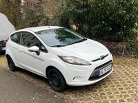 Gebraucht Ford Fiesta 60 PS (44 kW) 2010 Weiß Kleinwagen