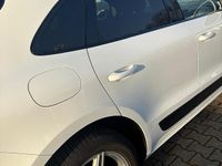 Gebraucht Porsche Macan 244 PS (179 kW) 2019 Weiß SUV