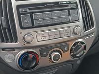 Gebraucht Hyundai i20 86 PS (63 kW) 2014 Weiß Kleinwagen