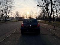 Gebraucht Renault Clio II 111 PS (81 kW) 2006 Schwarz Kleinwagen