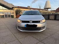 Usado VW Polo 60 HP (44 kW) 2010 Cinzento Sedan