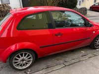 Gebraucht Ford Fiesta 74 PS (54 kW) 2004 Rot Kleinwagen