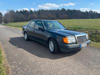 Gebraucht Mercedes E230 136 PS (100 kW) 1986 Schwarz Limousine