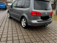 Gebraucht VW Touran 140 PS (102 kW) 2013 Grau Van / Kleinbus