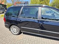 Second-hand VW Sharan 140 CP (102 kW) 2006 Albastru Monovolum