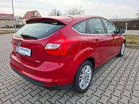 Gebraucht Ford Focus Titanium 125 PS (91 kW) 2013 Rot Limousine