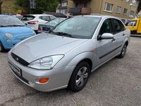 Usado Ford Focus Ghia 101 CV (74 kW) 1999 Plateado Berlina
