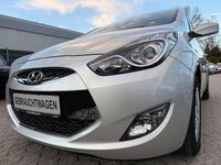 Gebraucht Hyundai ix20 125 PS (91 kW) 2012 Silber Kleinwagen