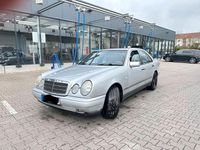 Gebraucht Mercedes E200 136 PS (100 kW) 1996 Silber Limousine