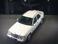 Używany Mercedes E420 279 KM (205 kW) 1995 Biały Sedan/Limuzyna