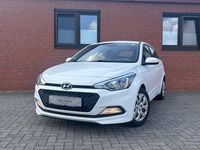 Gebraucht Hyundai i20 Classic 75 PS (55 kW) 2017 Weiß Kleinwagen