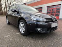 Gebraucht VW Golf VI Team 105 PS (77 kW) 2011 Schwarz Kleinwagen