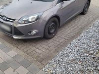 Usado Ford Focus 101 HP (74 kW) 2013 Roxo Carrinha