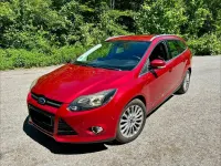 Gebraucht Ford Focus Titanium 150 PS (110 kW) 2012 Rot Limousine