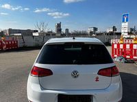 Gebraucht VW Golf VII LOUNGE 150 PS (110 kW) 2015 Weiß Limousine