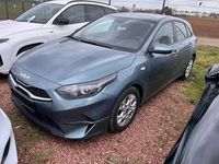 Gebraucht Kia Ceed Play 120 PS (88 kW) 2023 Yucca steel Kleinwagen