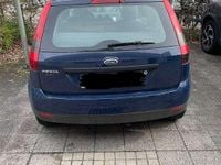 Gebraucht Ford Fiesta Ambiente 60 PS (44 kW) 2002 Blau Kleinwagen