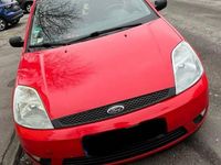 Gebraucht Ford Fiesta 74 PS (54 kW) 2004 Rot Kleinwagen