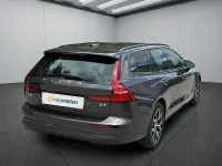 Gebraucht Volvo V60 163 PS (119 kW) 2024 Grau Kombi