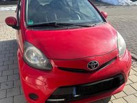 Gebraucht Toyota Aygo 68 PS (50 kW) 2014 Rot Kleinwagen