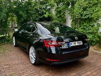 Gebraucht Skoda Superb 190 PS (139 kW) 2016 Schwarz Limousine