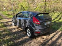 Gebraucht Ford Fiesta 97 PS (71 kW) 2010 Grau Kleinwagen