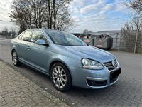 Gebraucht VW Jetta 150 PS (110 kW) 2005 Blau Limousine