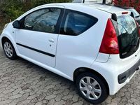 Gebraucht Peugeot 107 68 PS (50 kW) 2011 Weiß Kleinwagen