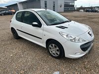 Gebraucht Peugeot 206 75 PS (55 kW) 2009 Weiß Limousine