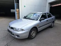 Begagnad Mitsubishi Carisma 90 HK (66 kW) 2000 Grå Sedan