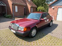 Gebraucht Mercedes E200 75 PS (55 kW) 1992 Rot Limousine