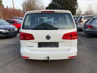Gebraucht VW Touran Trendline 105 PS (77 kW) 2015 Weiß Van / Kleinbus