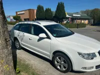 Używany Skoda Superb 105 KM (77 kW) 2012 Biały Kombi
