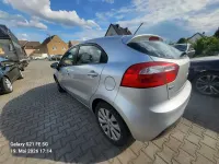 Gebraucht Kia Rio Edition 7 109 PS (80 kW) 2013 Brilliantsilber met. Kleinwagen