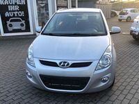 Gebraucht Hyundai i20 77 PS (56 kW) 2012 Silber Limousine