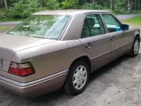 Gebraucht Mercedes E220 150 PS (110 kW) 1993 Braun Limousine