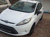 Gebraucht Ford Fiesta Ambiente 60 PS (44 kW) 2009 Weiß Kleinwagen