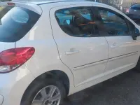 Gebraucht Peugeot 207 95 PS (69 kW) 2011 Weiß Kleinwagen